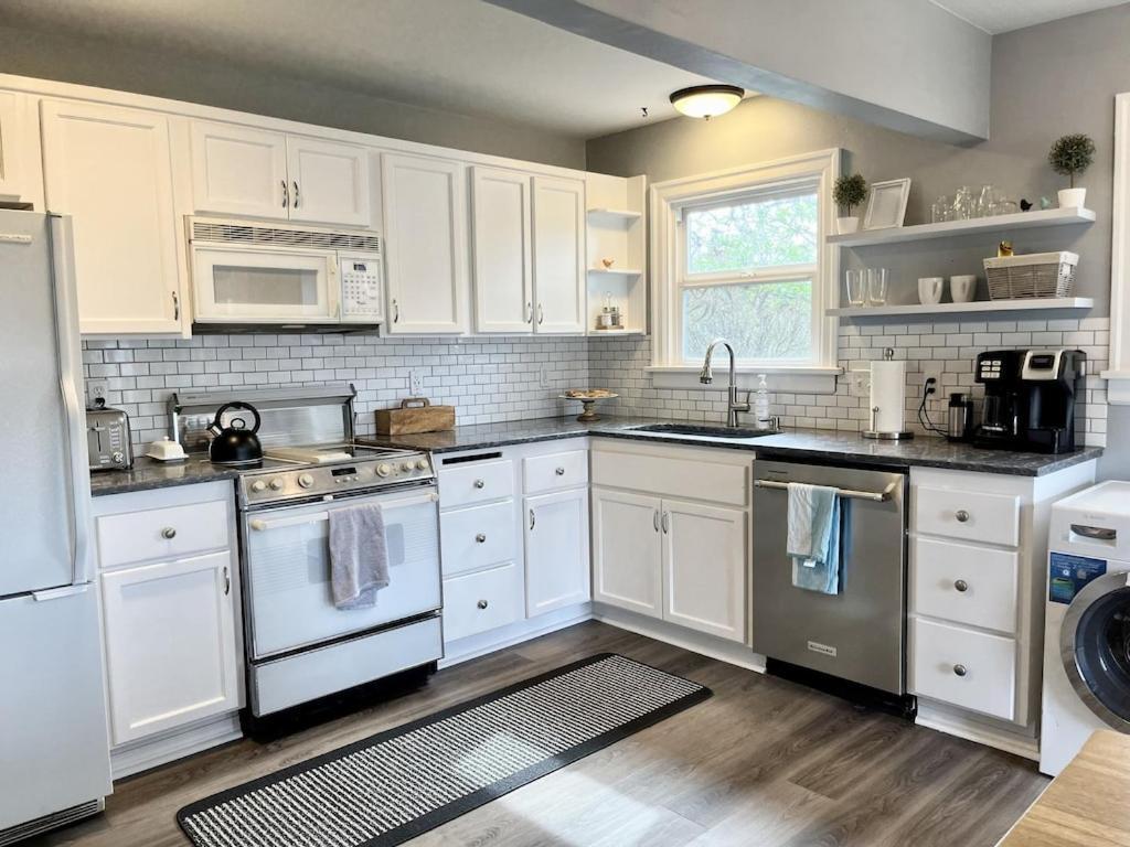 Modern 2 Bedroom Farmhouse Cottage With Hot Tub In Snohomish Luaran gambar