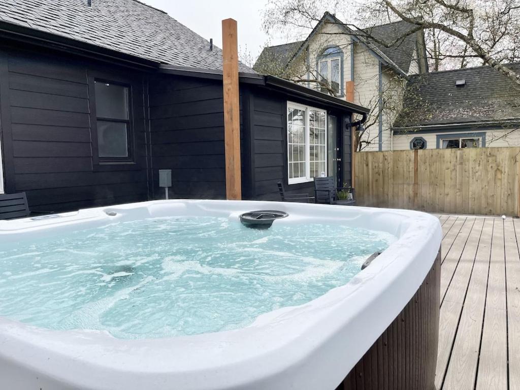 Modern 2 Bedroom Farmhouse Cottage With Hot Tub In Snohomish Luaran gambar