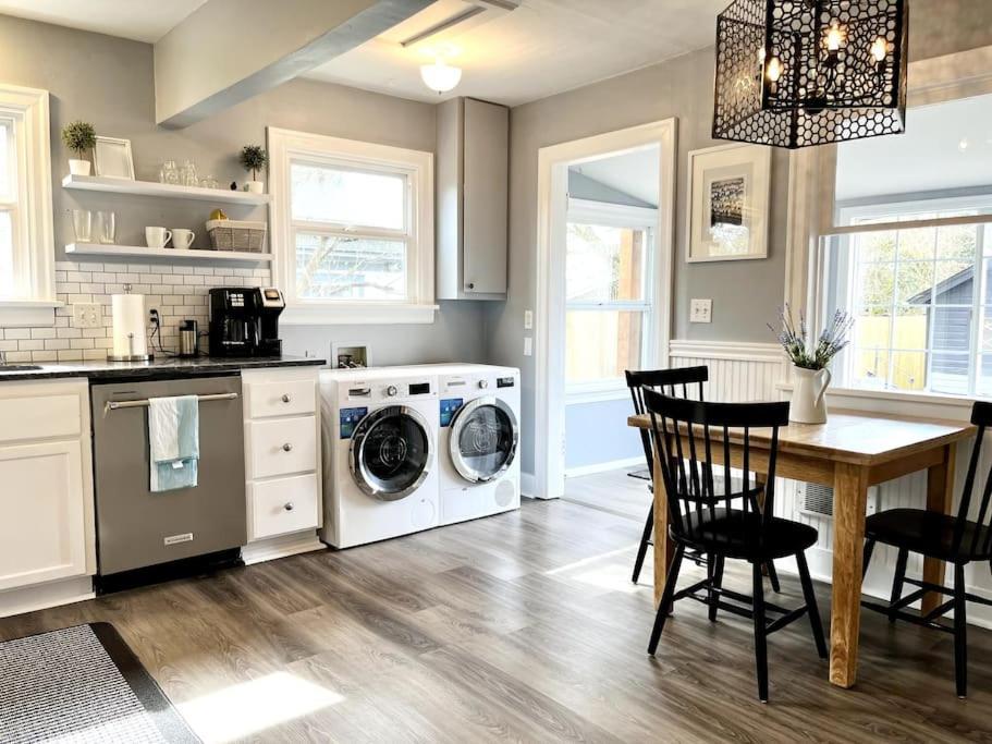 Modern 2 Bedroom Farmhouse Cottage With Hot Tub In Snohomish Luaran gambar